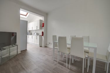 5 bed house, Marle Hill Parade, Francis Close Hall, Cheltenham, GL504LG - Image 2