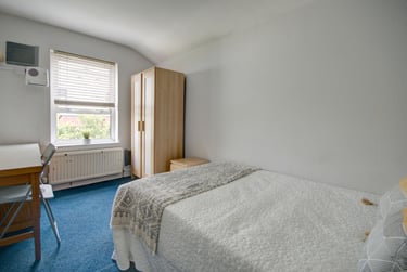 5 bed house, Marle Hill Parade, Francis Close Hall, Cheltenham, GL504LG - Image 6