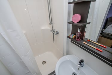 5 bed flat, 22-24 Mutley Plain, Mutley plain, Plymouth, PL46LD - Image 9