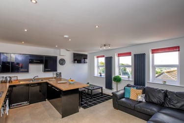 5 bed flat, 22-24 Mutley Plain, Mutley plain, Plymouth, PL46LD - Image 1