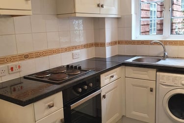 1 bed flat, Hammersmith Road, Hammersmith, London, W67LB - Image 2