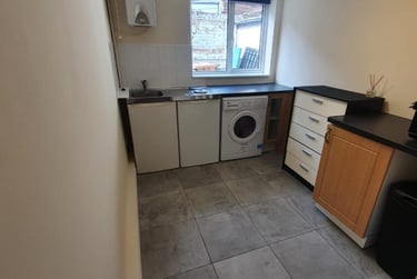 1 bed studio, Albert Grove, Southsea, Portsmouth, PO51NG - Image 2