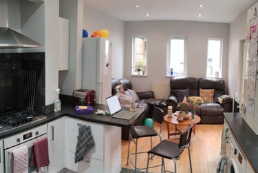 6 bed house, Pinhoe Road, Mount pleasant, Exeter, EX47HL - Image 2