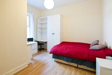 5 bed flat, Forest Road West, Arboretum, Nottingham, NG74ER - Image 2