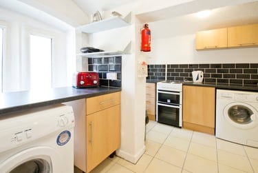 5 bed flat, Forest Road West, Arboretum, Nottingham, NG74ER - Image 5