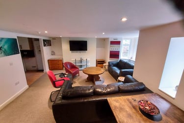 7 bed house, Top of Lisson Grove, Mutley, Plymouth, PL47DN - Image 3