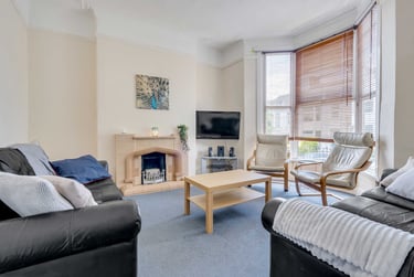 7 bed house, Pantygwydr Road, Brynmill, Swansea, SA20JB - Image 2