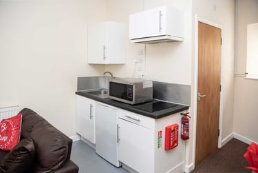 1 bed studio, 14 Furze Hill Road, Mutley plain, Plymouth, PL47JY - Image 4