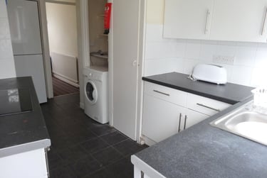 4 bed house, John rous avenue, Canley, Coventry, CV48EU - Image 2