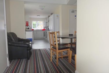 5 bed house, Prior Deram Walk, Canley, Coventry, CV48FS - Image 1