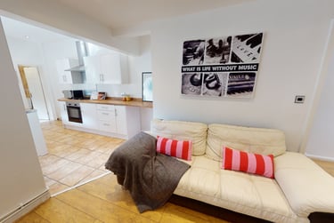 5 bed house, Watkin Street., City Centre, Nottingham, NG31DL - Image 2