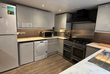 6 bed house, Rothesay Avenue, Lenton, Nottingham, NG71PU - Image 2