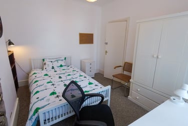 4 bed house, Riley Road, Elm Grove, Brighton, BN24AH - Image 2