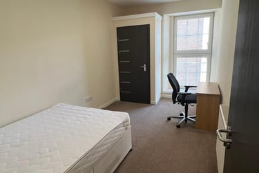 2 bed flat, Albert Square, City centre, Dundee, DD11DD - Image 2