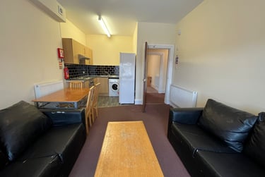 3 bed flat, Commercial Street, City centre, Dundee, DD12AF - Image 2