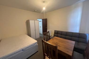 1 bed studio, West Lyon Street, Central, Dundee, DD46QP - Image 2