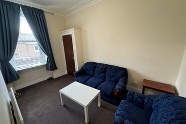1 bed flat, Cleghorn Street, West end, Dundee, DD22NR - Image 1