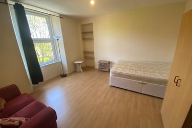 1 bed studio, Polepark Road, Near university, Dundee, DD15QS - Image 1