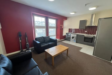 2 bed flat, Albert Square, City centre, Dundee, DD11DD - Image 1