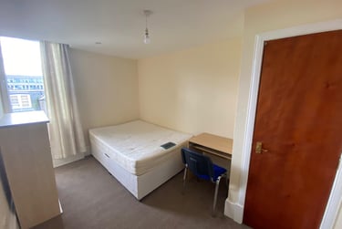 3 bed flat, Whitehall Street, City centre, Dundee, DD14AA - Image 3