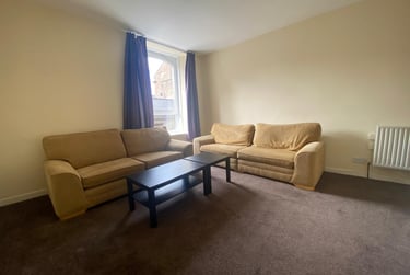 2 bed flat, Polepark Road, West end, Dundee, DD15QS - Image 1