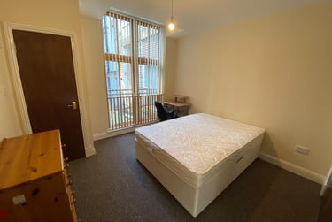 2 bed flat, 12 Whitehall Crescent, City centre, Dundee, DD14AU - Image 4
