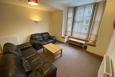 2 bed flat, Coutties Wynd, City centre, Dundee, DD14AG - Image 1