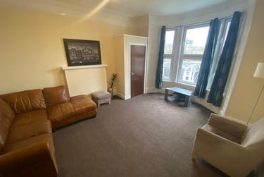 2 bed flat, Perth Road, West end, Dundee, DD21AE - Image 1