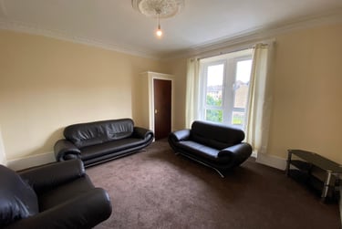 3 bed flat, 47 Milnbank Road, Near university, Dundee, DD15PY - Image 1