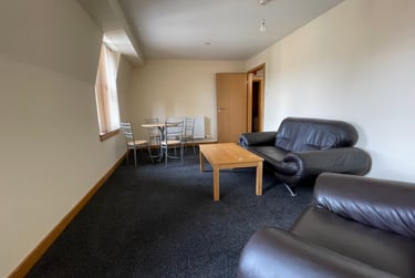 2 bed flat, Coutties Wynd, City centre, Dundee, DD14AG - Image 2