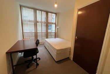 2 bed flat, 18 Whitehall Crescent, City centre, Dundee, DD14AU - Image 5