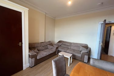 4 bed flat, 6 Cleghorn Street, West end, Dundee, DD22NR - Image 2