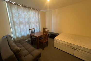 1 bed studio, West Lyon Street, Central, Dundee, DD46QP - Image 1