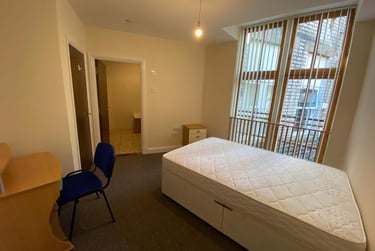 2 bed flat, 12 Whitehall Crescent, City centre, Dundee, DD14AU - Image 6