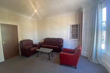 2 bed flat, 270 Perth Road, West end, Dundee, DD21AE - Image 2