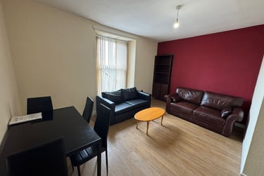 3 bed flat, 37 Step Row, West end, Dundee, DD21AH - Image 1
