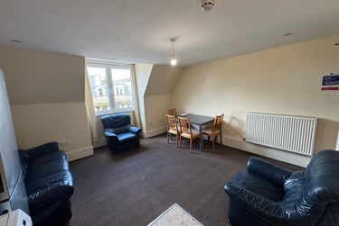 4 bed flat, 11 Whitehall Street, City centre, Dundee, DD14AA - Image 1