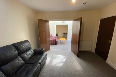 2 bed flat, 12 Whitehall Crescent, City centre, Dundee, DD14AU - Image 1
