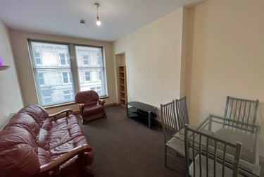 2 bed flat, Whitehall Crescent, City centre, Dundee, DD14AR - Image 1