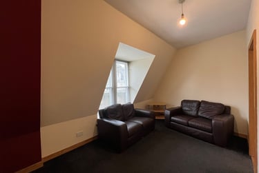 2 bed flat, 15A Whitehall Crescent, City centre, Dundee, DD14AR - Image 1