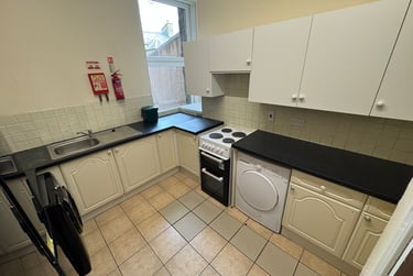 5 bed flat, 13 Panmure Street, City centre, Dundee, DD12BG - Image 9