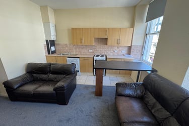 4 bed flat, Reform Street, City centre, Dundee, DD11RT - Image 2