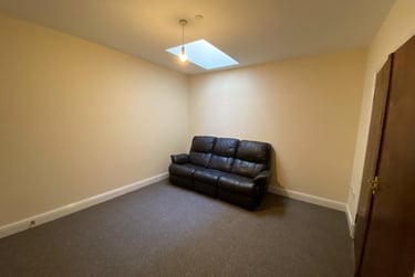2 bed flat, 12 Whitehall Crescent, City centre, Dundee, DD14AU - Image 2