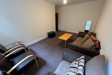 2 bed flat, 18 Whitehall Crescent, City centre, Dundee, DD14AU - Image 2