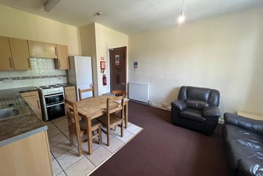 3 bed flat, Rustic Place, Near university, Dundee, DD11JZ - Image 2