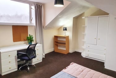 3 bed flat, Travis Place, Broomhall, Sheffield, S102DB - Image 1