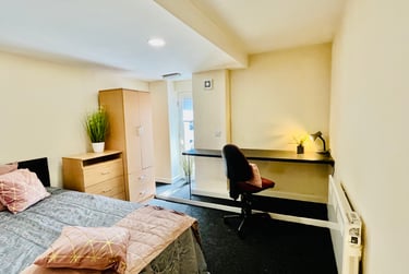 2 bed flat, Glossop Road, Broomhill, Sheffield, S102HP - Image 3