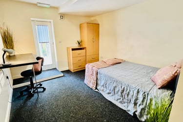 2 bed flat, Glossop Road, Broomhill, Sheffield, S102HP - Image 2