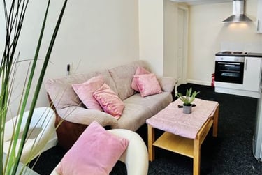 2 bed flat, Glossop Road, Broomhill, Sheffield, S102HP - Image 1