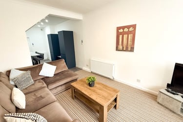 6 bed house, Bad Bargain Lane, Tang Hall, York, YO310PF - Image 2